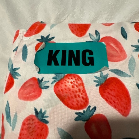 🍓NEW Society Six Strawberry Print King Size Super Soft Sheet Set NIP 4 Piece - Picture 2 of 6